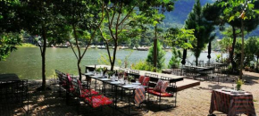 GISY Lake Containers House